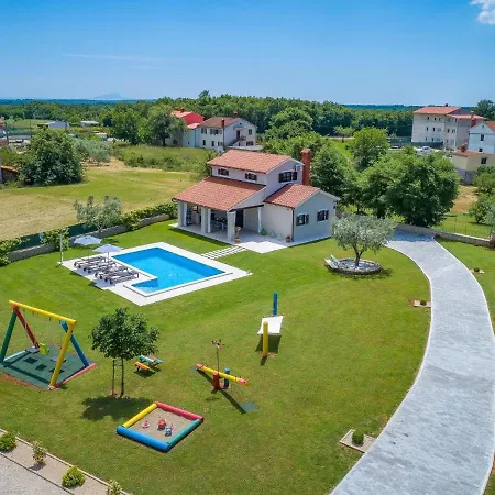 Holiday House Zarra 度假居 Marčana