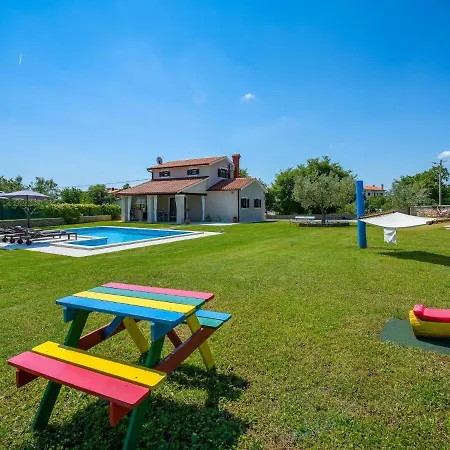 Holiday House Zarra 度假居 Marčana