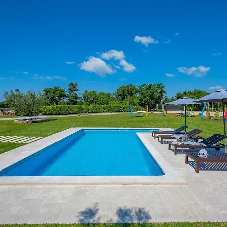Holiday House Zarra Marčana